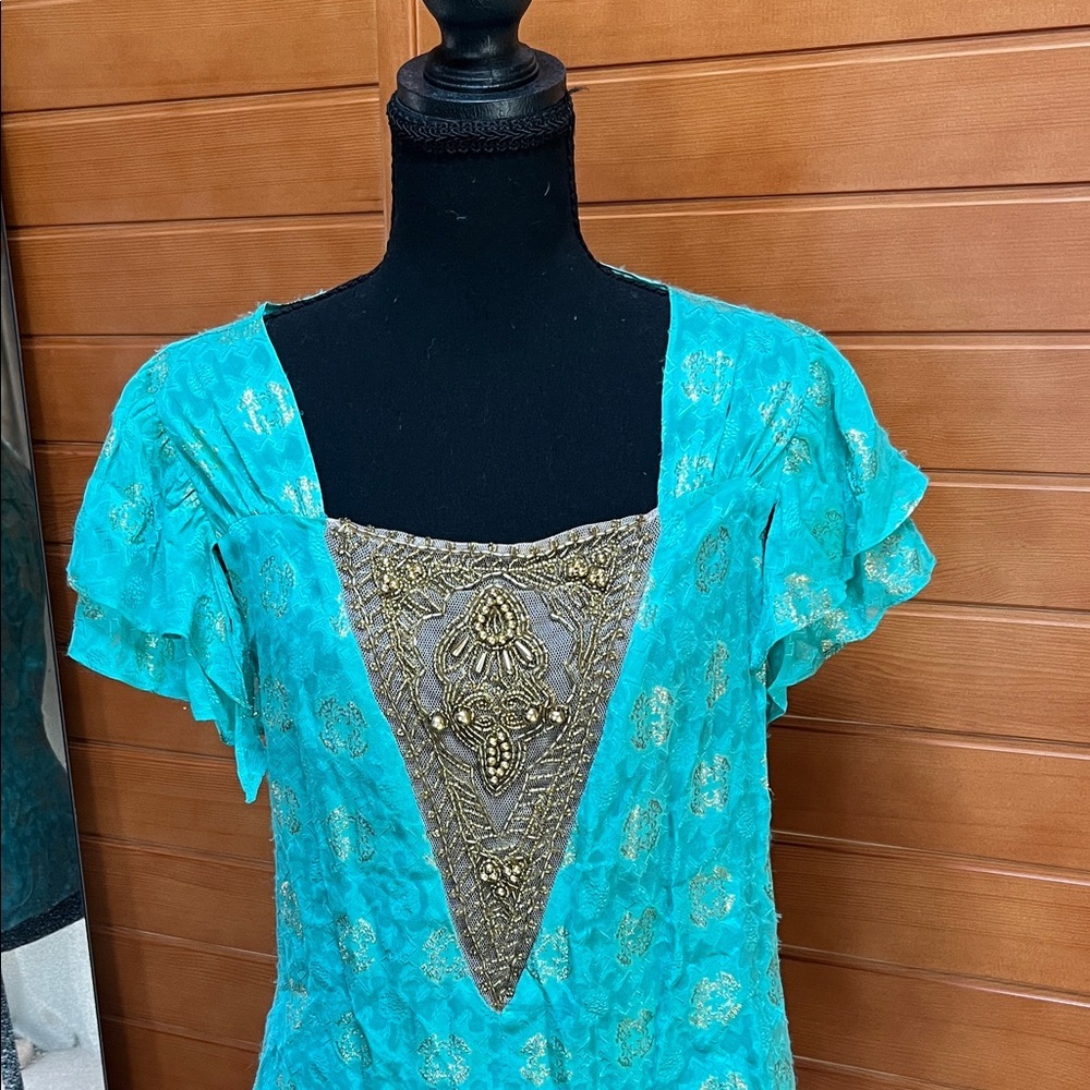 An Original Milly of New York Turquoise and Gold Women's Silk Blend Blouse
